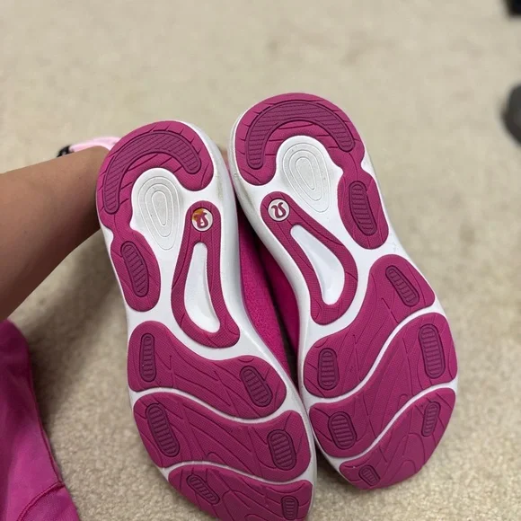 💗Lululemon Sonic Pink Bundle- size 6 Hotty hot 2.5 and 8.5 chargefeel mid shoes💓 - Picture 8 of 8